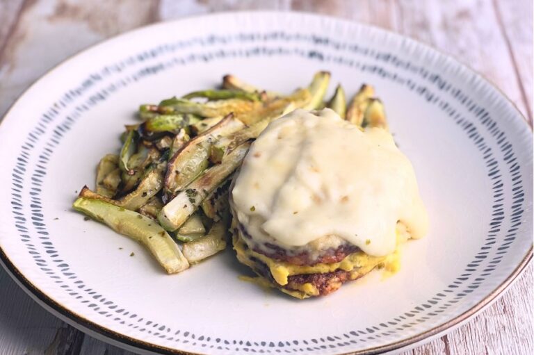 doble-burguer-keto-con-palitos-de-calabacin (1)